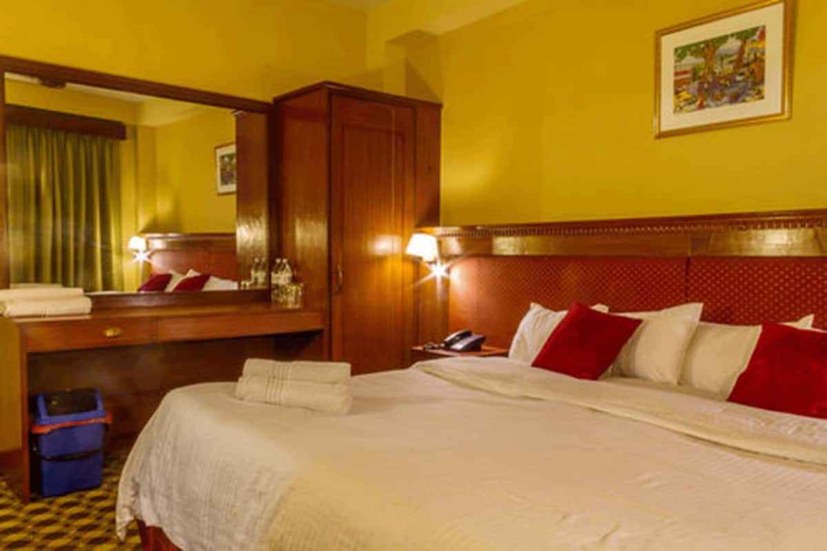Habitación empresarial - 1 cama matrimonial o 2 individuales | Ropa de cama de alta calidad, escritorio y wifi gratis