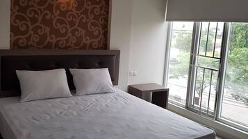 Suite | Desk, free WiFi