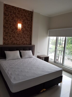 套房 | 書桌、免費 Wi-Fi