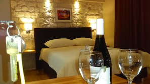 Quarto casal, vista para a cidade | Escrivaninha, quartos à prova de som, berços grátis, Wi-Fi de cortesia