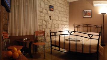 Double Room, City View | Desk, soundproofing, free cribs/infant beds, free WiFi