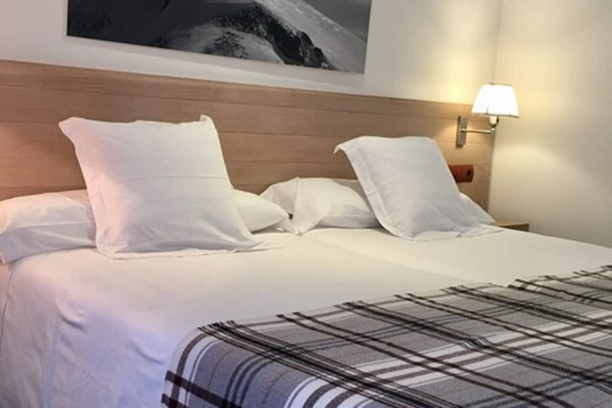 10 habitaciones, escritorio, cortinas blackout y wifi gratis