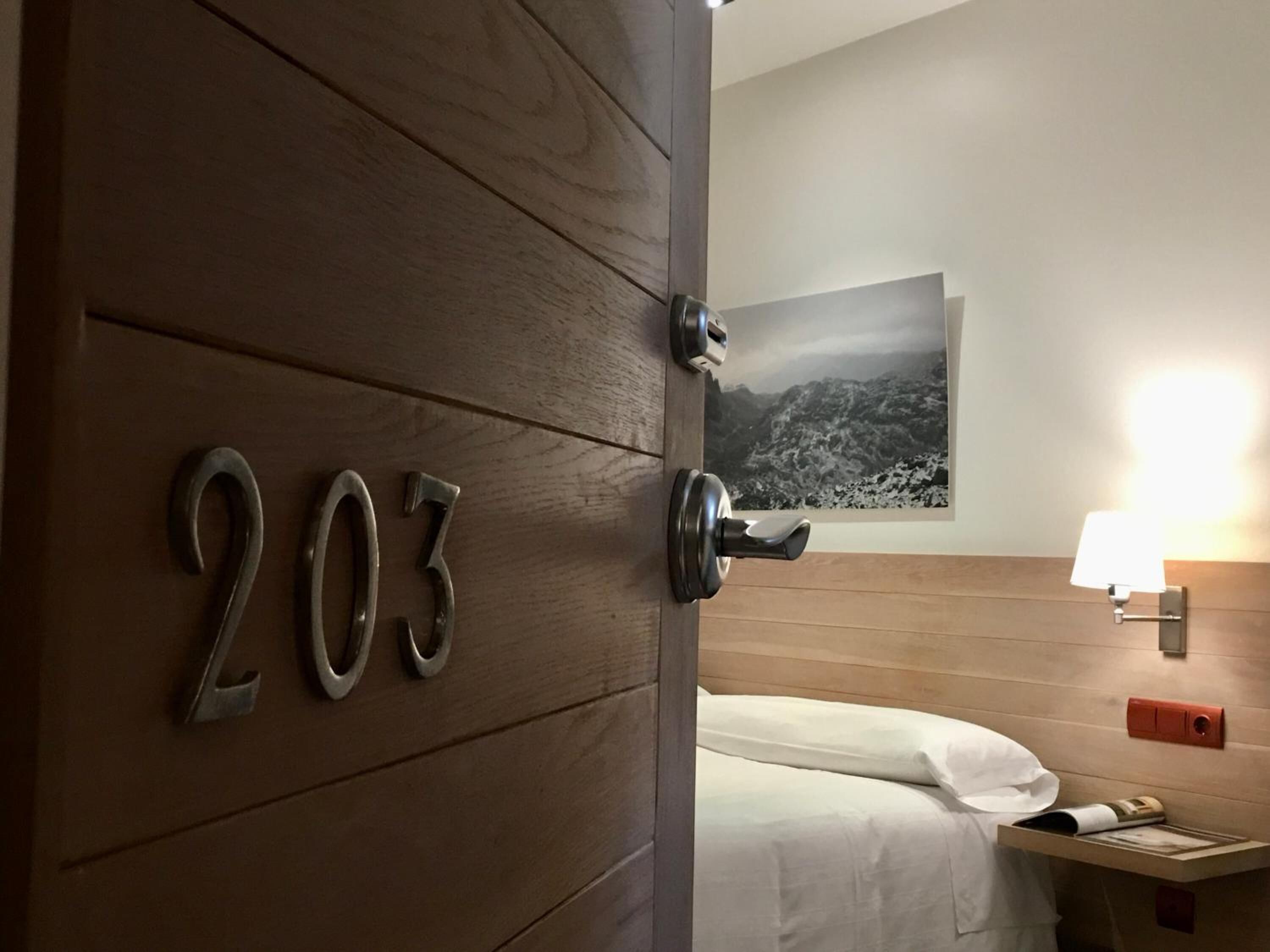 10 dormitoris, escriptori, cortines opaques i wifi gratuïta 