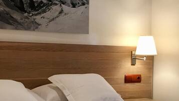10 Schlafzimmer, Schreibtisch, Verdunkelungsvorhänge, kostenloses WLAN