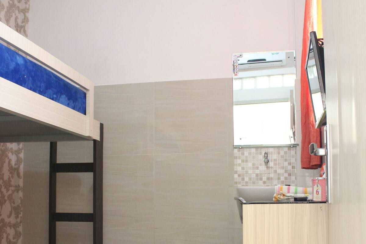 Standard Room | Desk, free WiFi