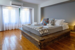 Casa de diseño, 2 habitaciones | Ropa de cama de alta calidad, escritorio, tabla de planchar con plancha