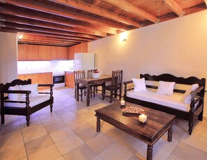 Family Apartment, 2 Bedrooms, Connecting Rooms, Garden View | Living area