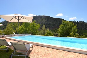 Outdoor pool, sun loungers - Vale Fuzeiros Nature Guest House (Silves)