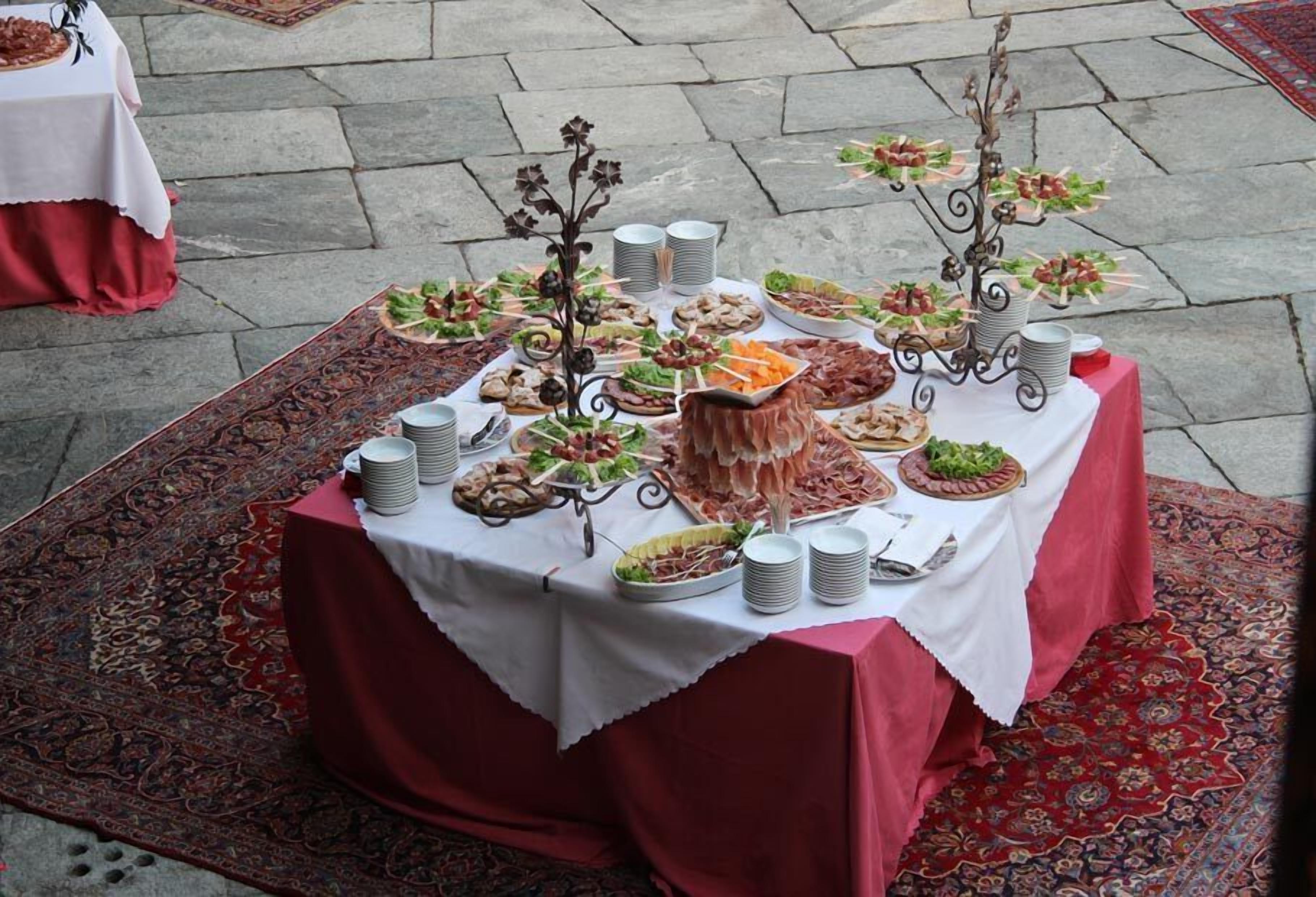 outdoor banquet area