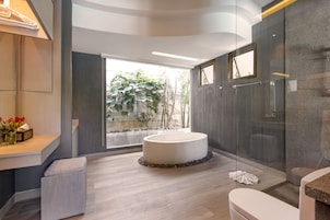 Villa An Chan | Bathroom | Free toiletries, hair dryer, bathrobes, slippers