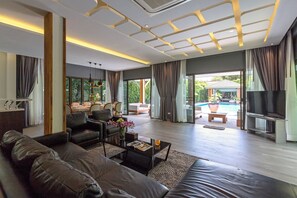 Villa Dokkaew - 4 Bedrooms Private Pool Villa | Oppholdsområde | LCD-TV