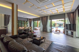 Villa Dokkaew - 4 Bedrooms Private Pool Villa | Living area | LCD TV
