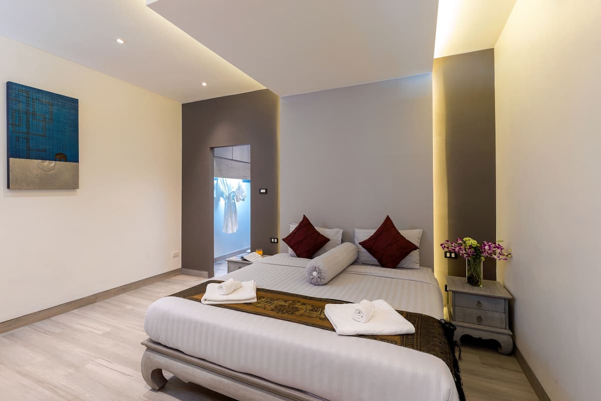 Villa Dokkaew - 4 Bedrooms Private Pool Villa | Een gratis minibar, een kluis op de kamer, een bureau