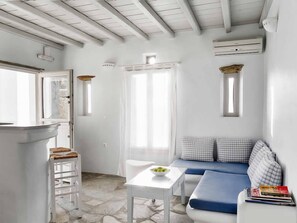 Apartment, 1 Bedroom, Sea View | Living area
