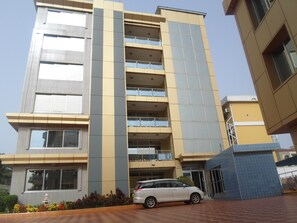 Property entrance - Dream Court Apartment (Accra)