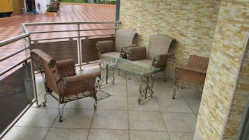 Departamento urbano, 3 habitaciones, balcón, vista a la ciudad | Balcón