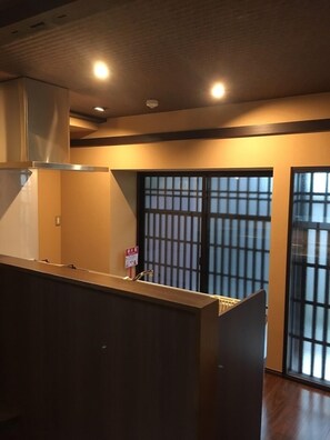 Town House | Private kitchenette | Fridge, microwave, stovetop, dishwasher