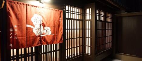 واجهة المنشأة