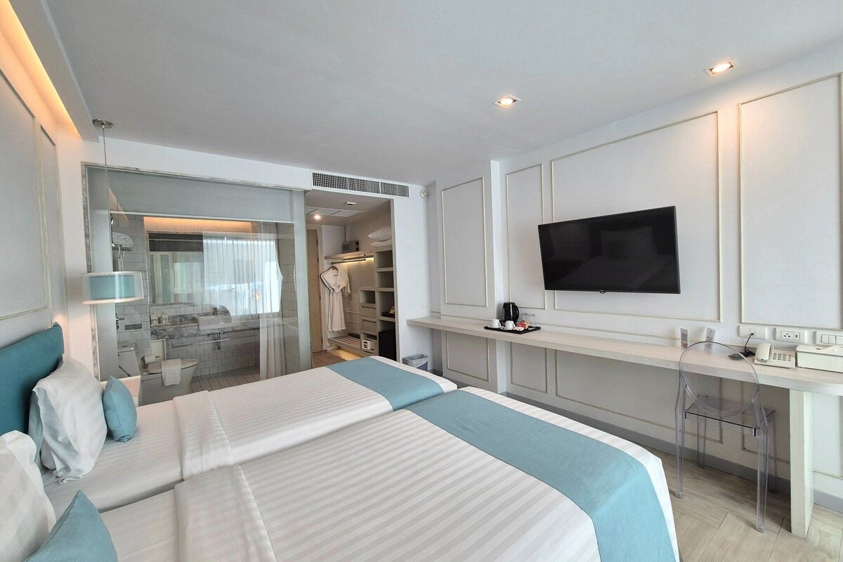 In-room safe, desk, blackout drapes, soundproofing