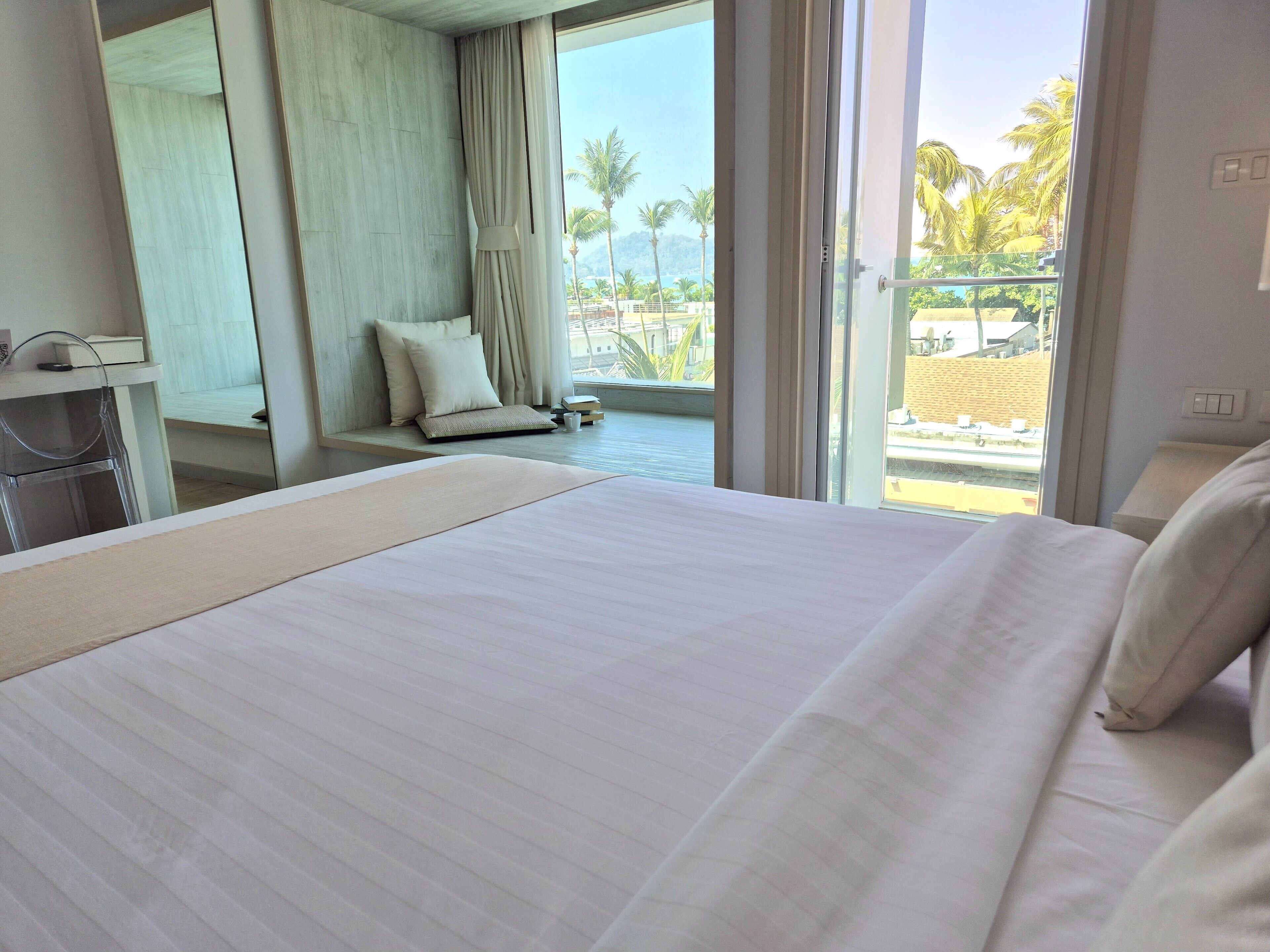 Deluxe Sea Side | In-room safe, desk, blackout drapes, soundproofing