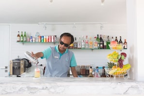 Poolside bar - The Bloc Hotel Phuket (Patong)