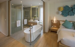 Villa777 - 3 Bedroom | Kylpyhuoneen suihku