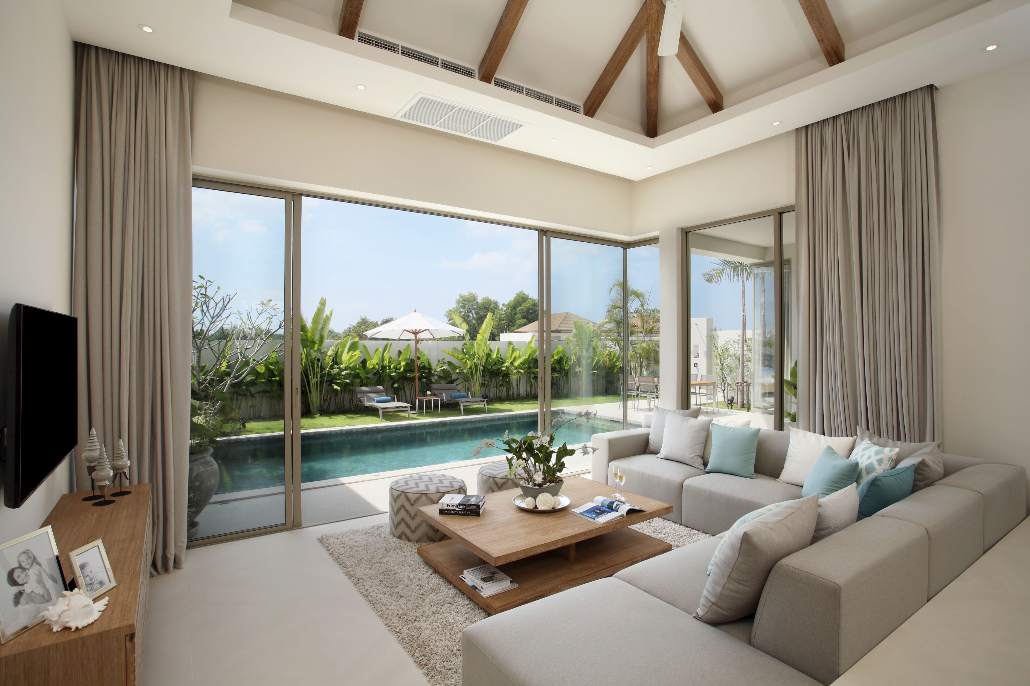 Villa777 - 3 Bedroom  | บริเวณนั่งเล่น | ทีวีจอแบน 65 นิ้ว พร้อมช่องทีวีพรีเมียม, ทีวี, ภาพยนตร์แบบจ่ายต่อเรื่อง