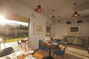 Free daily buffet breakfast - Amalinas Hotel (Villa San Lorenzo)