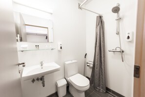 Bathroom - The Northern Comfort Inn (Olafsfjordur)