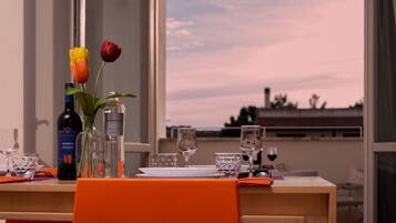 Fridge, microwave, stovetop, cookware/dishes/utensils