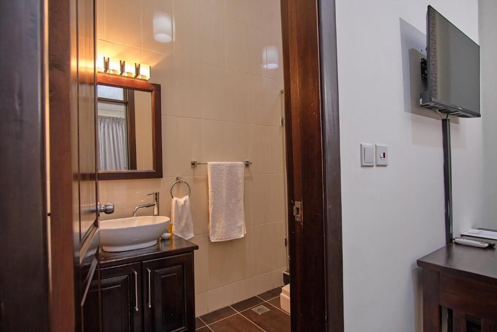 Photo - The Highbridge Guest Lodge