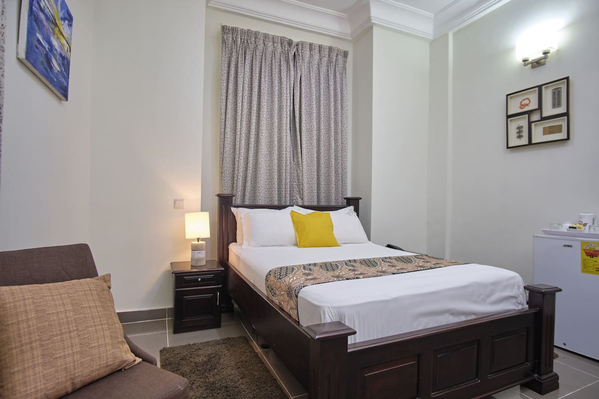 Premium bedding, minibar, in-room safe, desk
