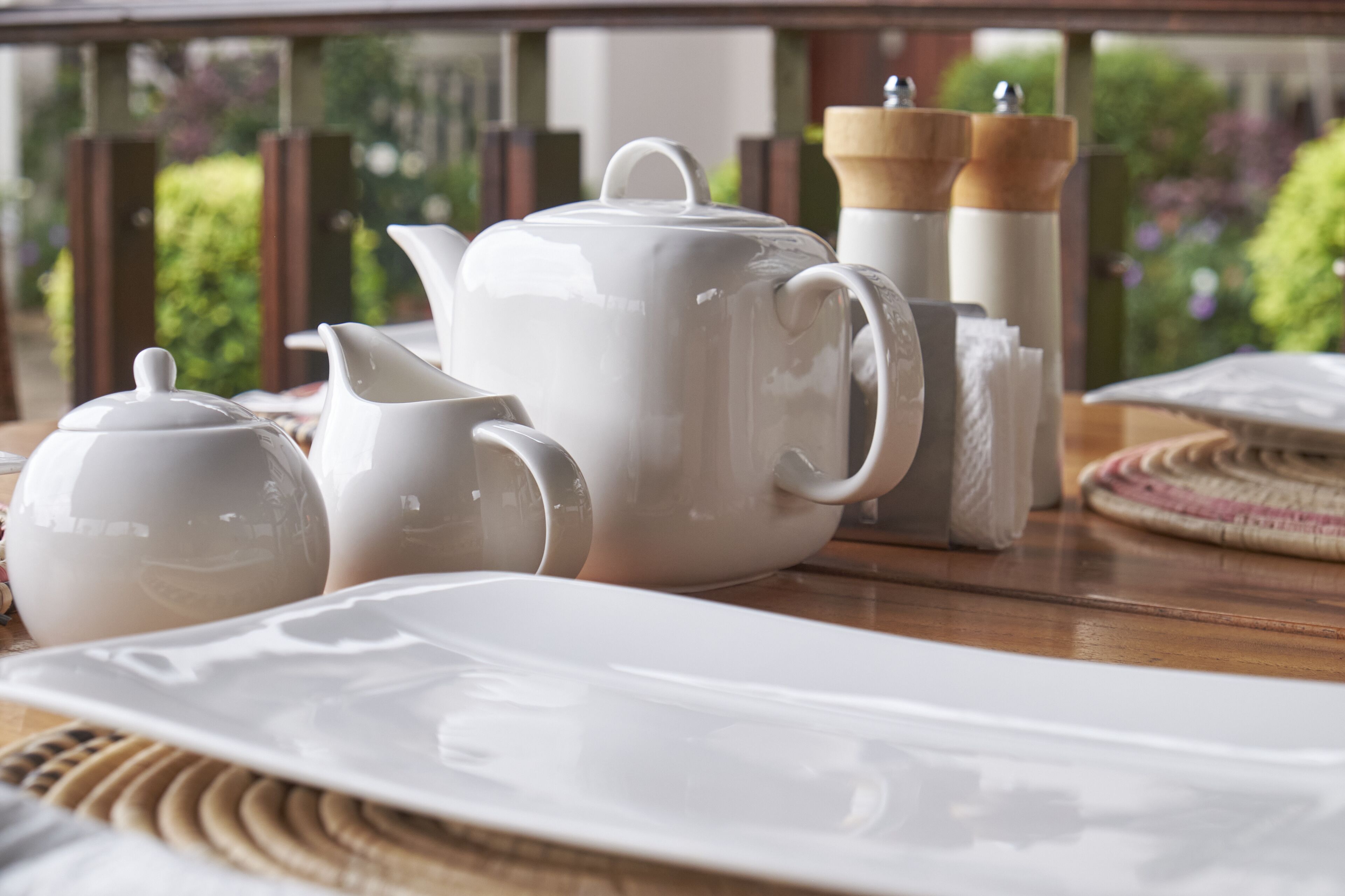 breakfast, lunch, dinner served; international cuisine