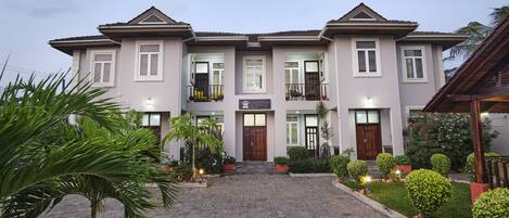 Mặt tiền nơi lưu trú