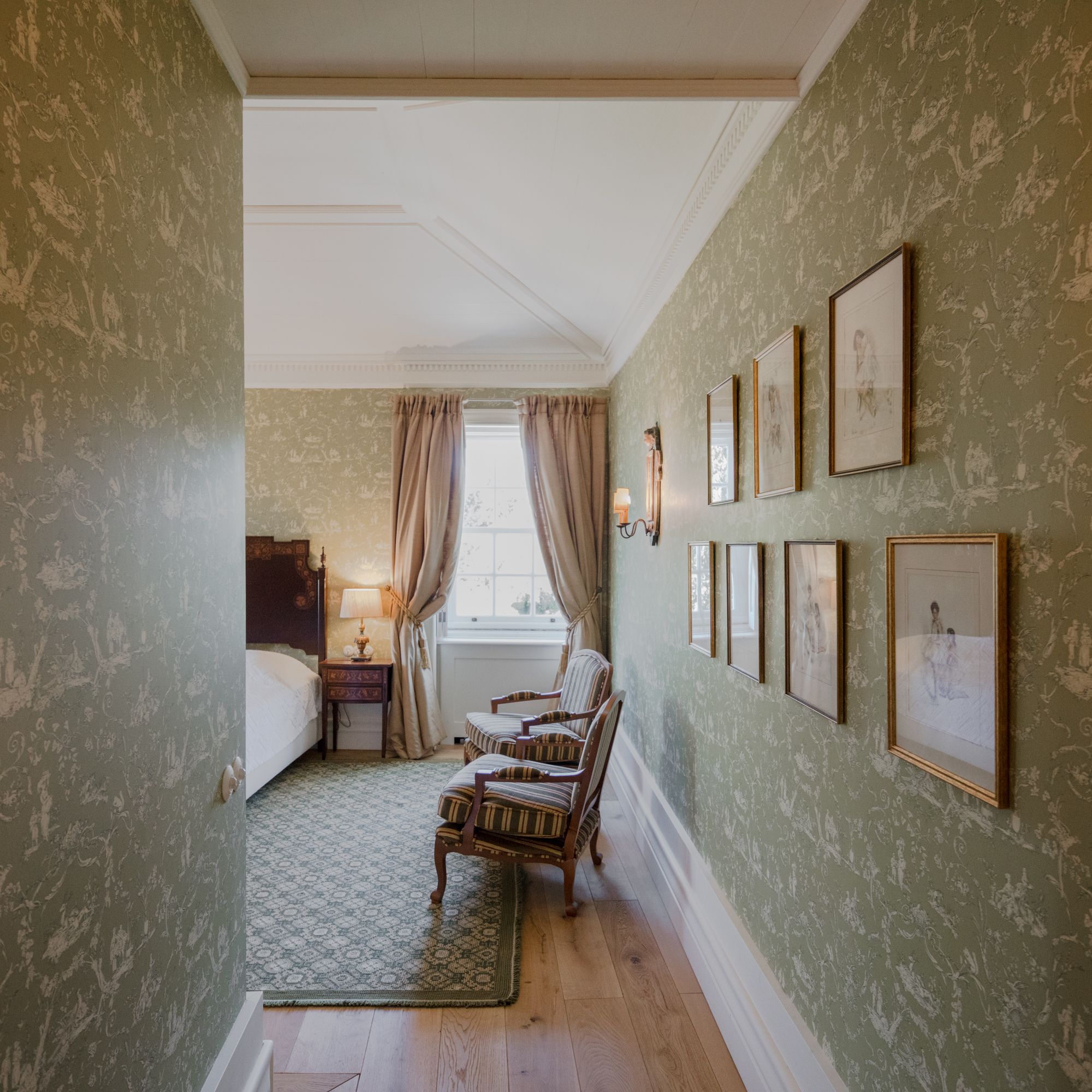 suite | minibar, in-room safe, blackout curtains, cots/infant beds