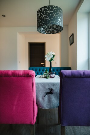 Appartement, 2 chambres, balcon | Aire de séjour | Téléviseur à écran plat, Netflix