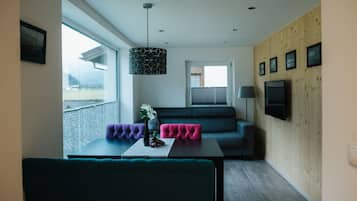 アパートメント 2 ベッドルーム バルコニー | リビング エリア | 薄型テレビ、Netflix