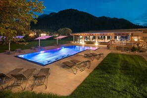 Outdoor pool - Hotel Tyrol (Soell)