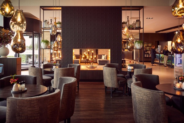 Breakfast, lunch and dinner served