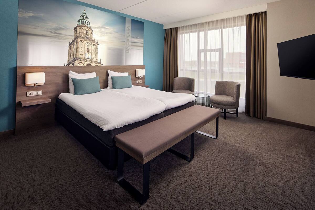 In-room safe, desk, laptop workspace, WiFi (free)