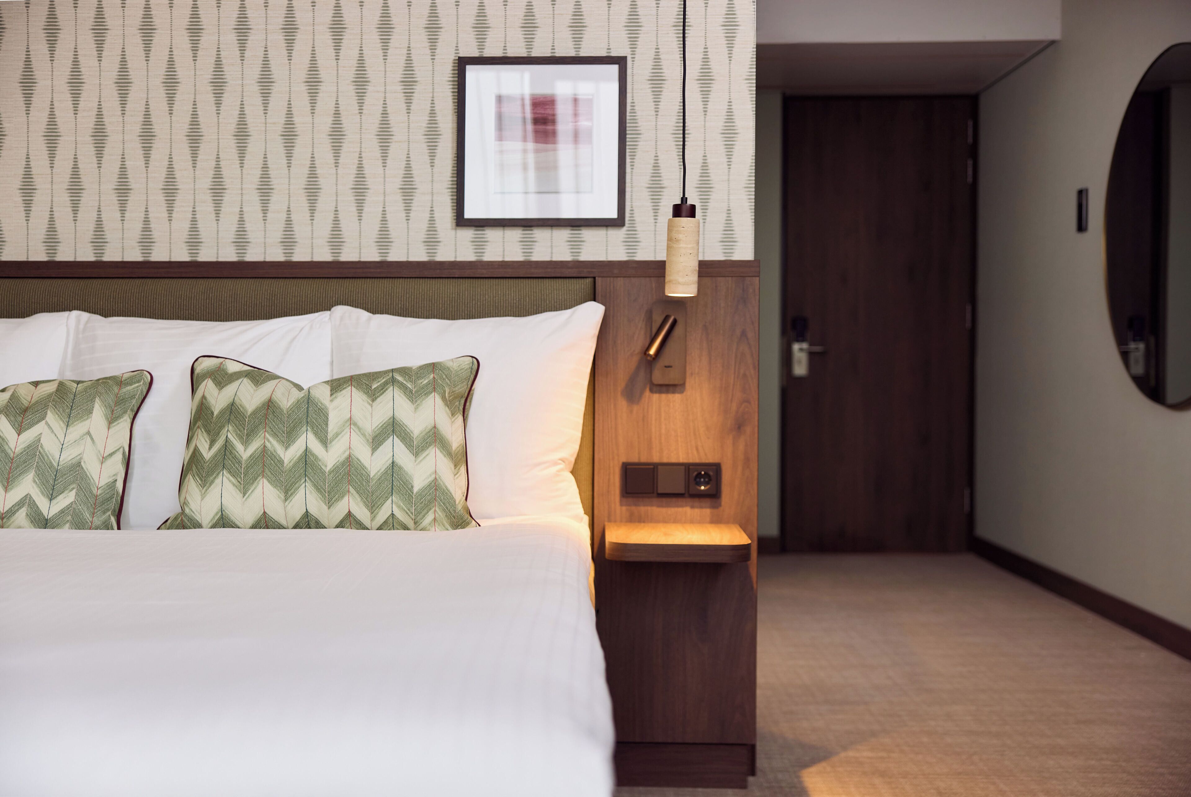 Rom – superior | Safe på rommet, skrivebord og skrivebord for bærbar PC