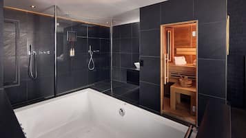 In-room safe, desk, laptop workspace, free WiFi