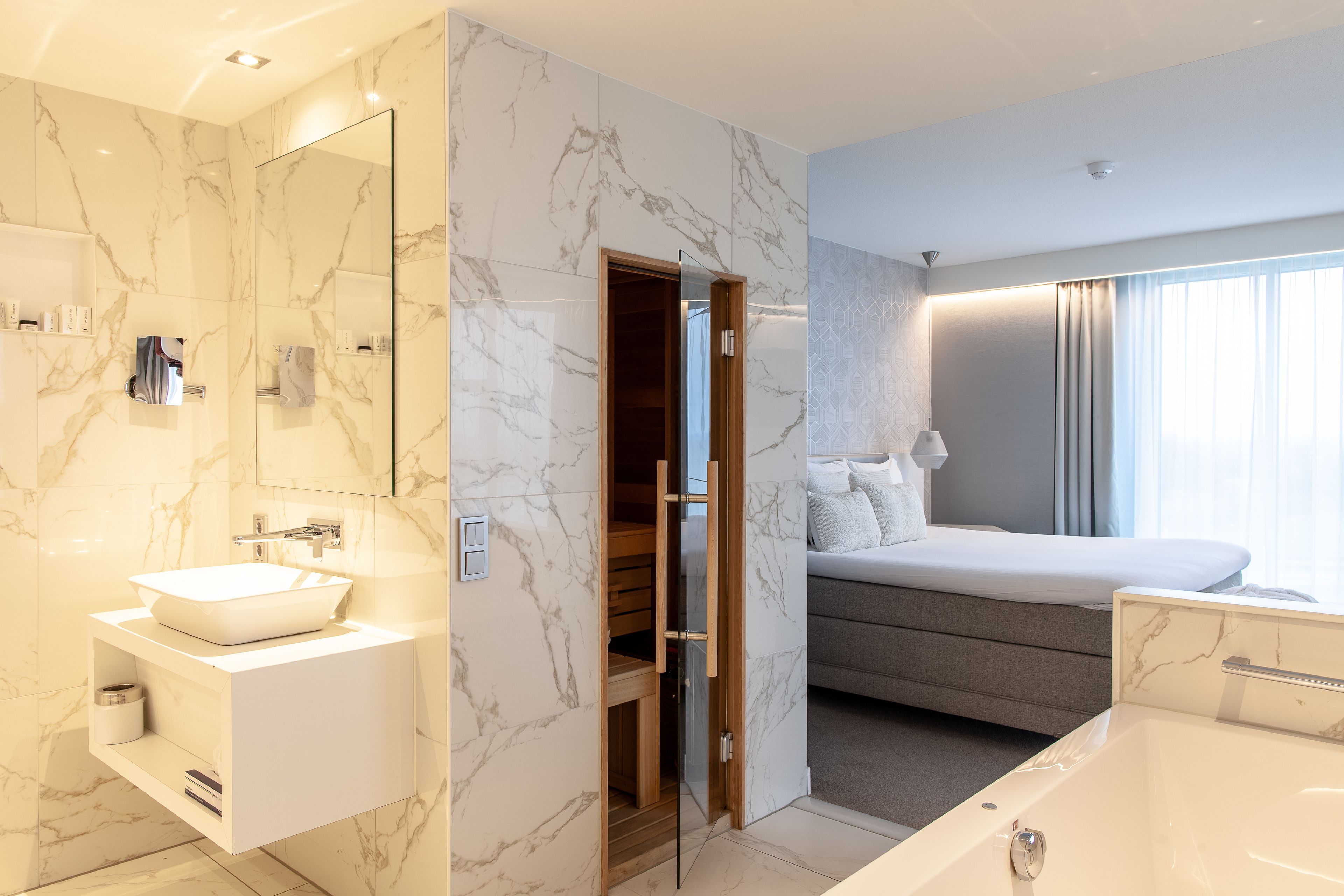 suite, sauna (wellness suite white) | bathroom | shower, rainfall showerhead, free toiletries, hair dryer