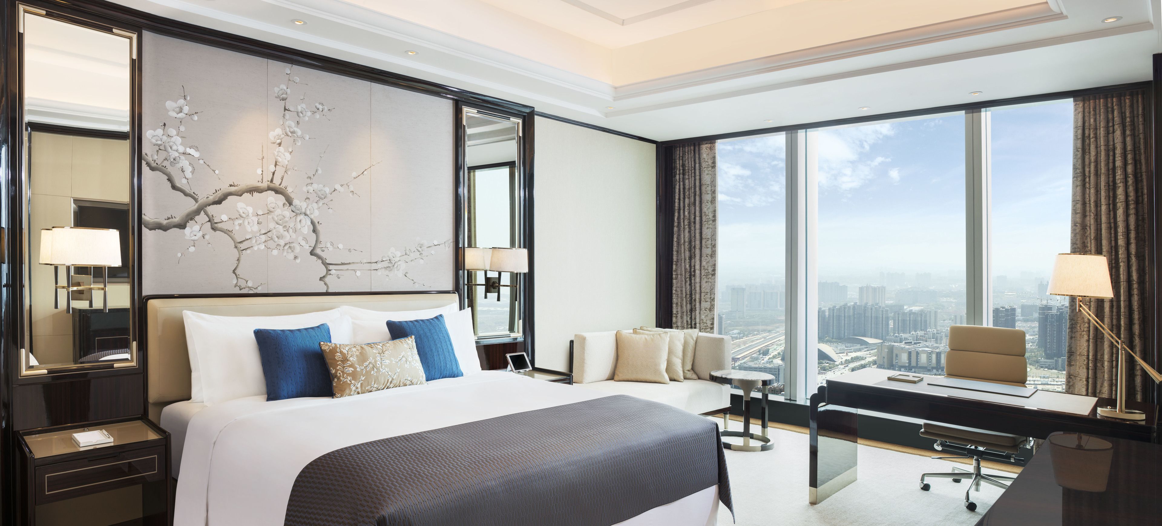 presidential suite, 1 bedroom, non smoking | minibar, in-room safe, desk, laptop workspace