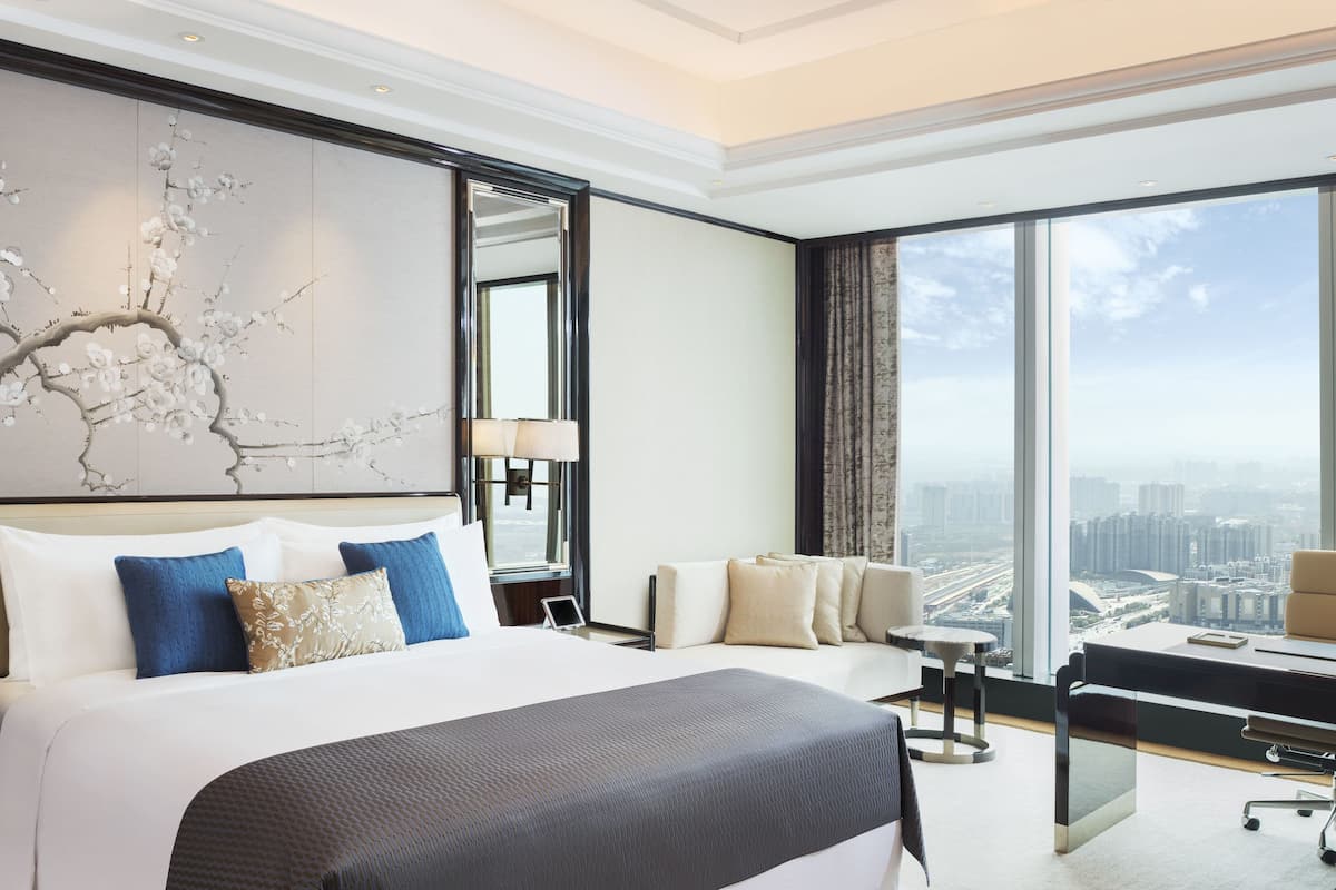 presidential suite, 1 bedroom, non smoking | minibar, in-room safe, desk, laptop workspace