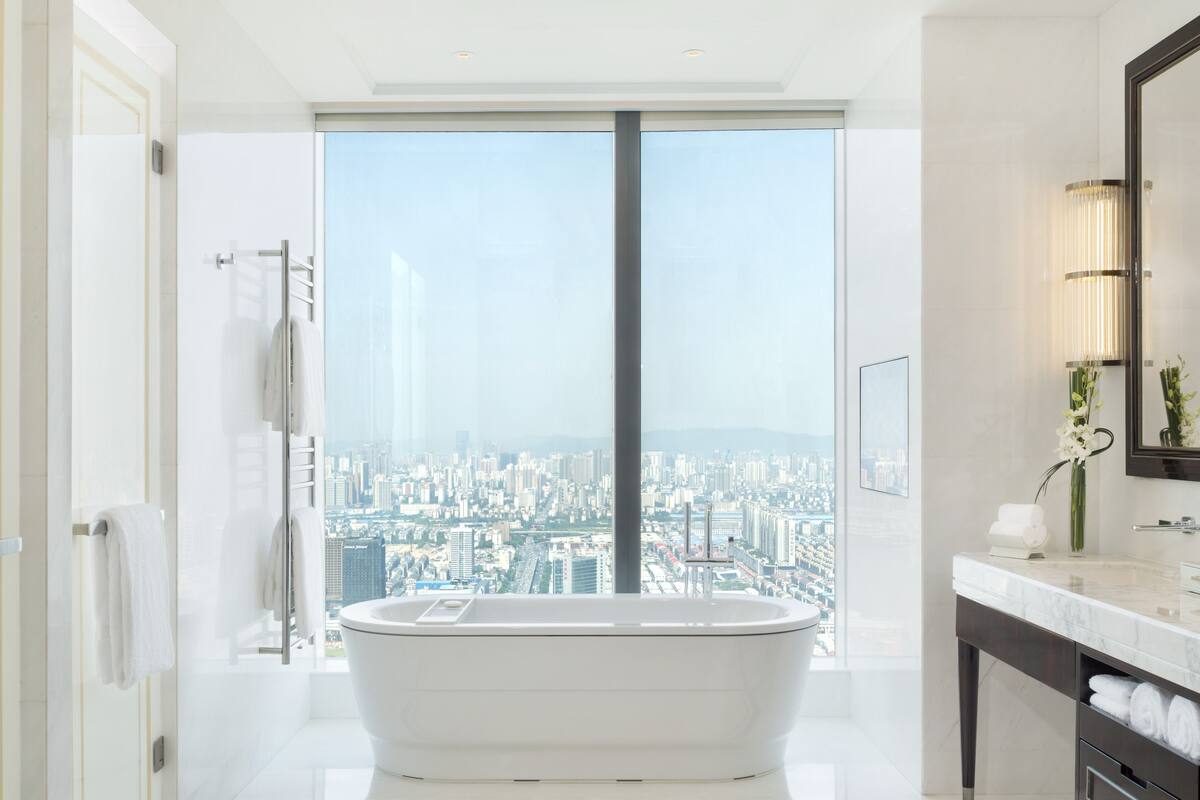 presidential suite, 2 bedrooms, non smoking | bathroom | separate bathtub and shower, free toiletries, hair dryer, bathrobes