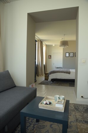 Deluxe Suite, 1 Bedroom | Living area