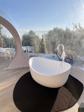 Luksustelt | Sengetøy av topp kvalitet, safe på rommet og skrivebord