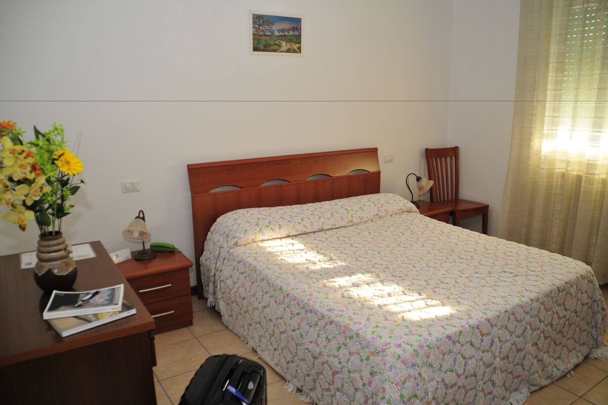 Minibar, desk, rollaway beds, free WiFi