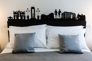 Deluxe Double Room, 1 Bedroom, Private Bathroom | 1 bedroom, Egyptian cotton sheets, premium bedding, down comforters - Rhegion B&B (Reggio Calabria)